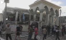Gaza, la moschea simbolo di Khan Yunis distrutta da un bombardamento
