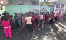 A Rafah gente in fila per un pasto, "la situazione e' molto difficile"