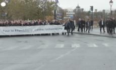A Parigi la marcia contro l'antisemitismo