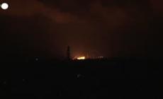 Scoppia un incendio dopo un attacco israeliano a Rafah