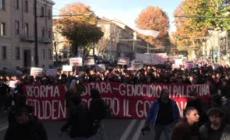 Torino, Meloni e Netanyahu imbrattati di sangue al corteo studenti