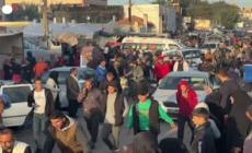 Gli sfollati di Gaza iniziano a tornare alle loro case dopo la tregua