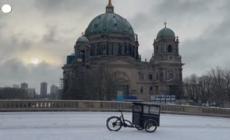 Berlino imbiancata dalla prima nevicata di stagione