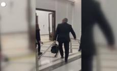 Polonia: un deputato d'ultradestra spegne la Menorah, accesa in Parlamento per l'Hannukah,  con un estintore