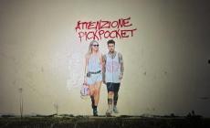 Ferragni: su un muro di  Padova un  graffito "attenzione pick pocket" (in inglese sono i borseggiatori)