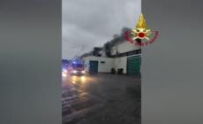 Roma, incendio nell'impianto rifiuti di Malagrotta: prosegue il lavoro dei pompieri