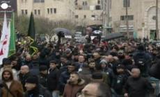Betlemme, il patriarca latino di Gerusalemme guida la processione di Natale