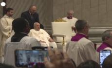Papa Francesco nella basilica di San Pietro per i vespri e il Te Deum