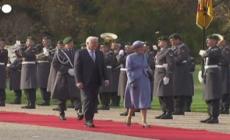 L'ultima regina d'Europa abdica a sorpresa in diretta tv