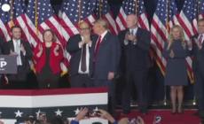Trump vince in Iowa con una "valanga" record, 30 punti su DeSantis