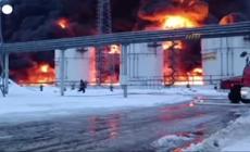Russia, in fiamme deposito petrolio nella regione di Bryansk