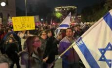 Israele,  in migliaia contro governo Netanyahu:"Bibi dimettiti"