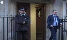 Gb, la regina consorte Camilla lascia l'ospedale dopo essere andata a trovare re Carlo