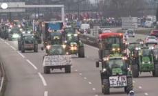 Protesta agricoltori in Francia, trattori sull'autostrada A4