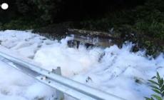 Brasile, camion si ribalta e perde acido solforico: schiuma tossica nel Rio Seco