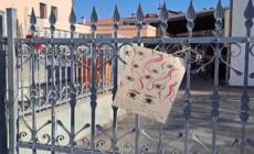 Vigonovo, nastri rossi e coroncine d'alloro appesi a casa Cecchettin