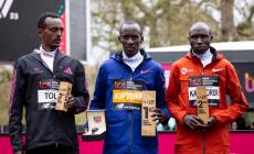Morto in un incidente stradale Kiptum, detentore record mondiale di maratona 