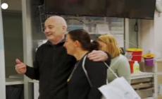 Israele, i due ostaggi liberati nella notte si riuniscono ai familiari