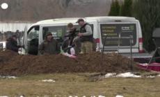 Ucraina, a Kharkiv i funerali di una famiglia uccisa in un incendio dopo attacco russo