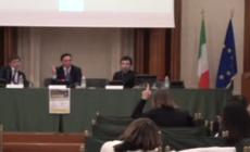 Ex Ilva, il senatore Turco del M5s contestato da una ricercatrice durante l'intervento