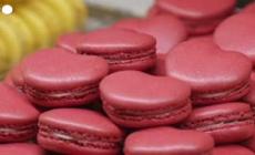San Valentino tra fiori e cene, il 60% degli italiani festeggera'