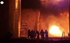 Ucraina, drone sulla regione russa di Kursk: rogo in un impianto di petrolio