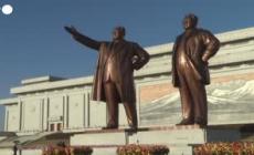 Corea del Nord, fiori per il compleanno di Kim Jong-il