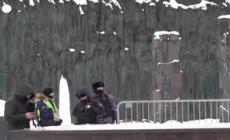 Navalny, a Mosca la polizia pattuglia il sito usato come memoriale