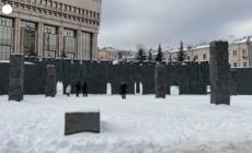 Navalny: Mosca, fiori davanti al memoriale improvvisato