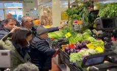 Regionali in Sardegna, Elly Schlein in visita al mercato di Cagliari