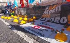 Morti sul lavoro, a Napoli presidio di Cgil e Uil in piazza Plebiscito