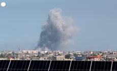 Gaza, l'esercito israeliano bombarda Khan Yunis