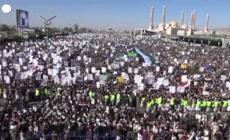 Yemen, migliaia di sostenitori dei ribelli Houthi manifestano a Sanaa