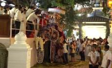 Sri Lanka, sfilate con danze e acrobati al festival Navam Perahera