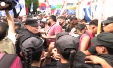 Buenos Aires, esplode la rabbia al corteo per la lotta alla poverta'