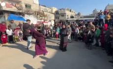 Rafah, volontari regalano un sorriso ai bambini palestinesi sfollati