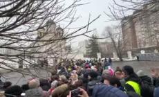Funerali Navalny, centinaia di persone in fila davanti la chiesa