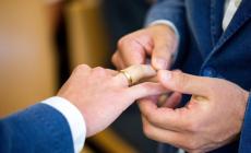 La Chiesa greca scomunica i deputati dopo la legge sulle nozze gay 