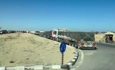 Gaza: interminabile la fila di camion con gli aiuti bloccati al valico di Rafah