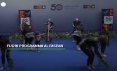 Simpatico fuori programma alla cerimonia dell'Asean