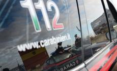 Accoltella un amico a cena, poi aggredisce i carabinieri