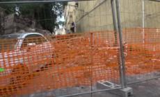 Muro crollato di Villa Sospisio a Trastevere seppellisce alcune vetture