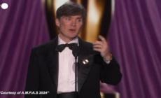 Cillian Murphy agli Oscar: "Viviamo nel mondo di Oppenheimer"