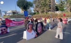 Israele, famiglie di ostaggi bloccano un'autostrada a Tel Aviv