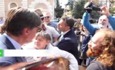 Fila all'ambasciata russa a Roma, 'Russia libera'