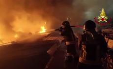 Genova, un incendio distrugge otto imbarcazioni nel porto turistico di Pra'