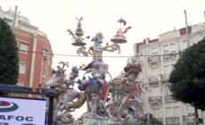 Valencia, le sculture delle Fallas riportano il colore dopo l'incendio