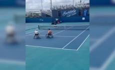 Tennis in carrozzina, Sinner alla prova con il campione Hewitt