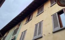 Donna uccisa a coltellate dal marito in casa nel Bergamasco