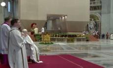 Il Papa nella basilica vaticana per la messa del Crisma